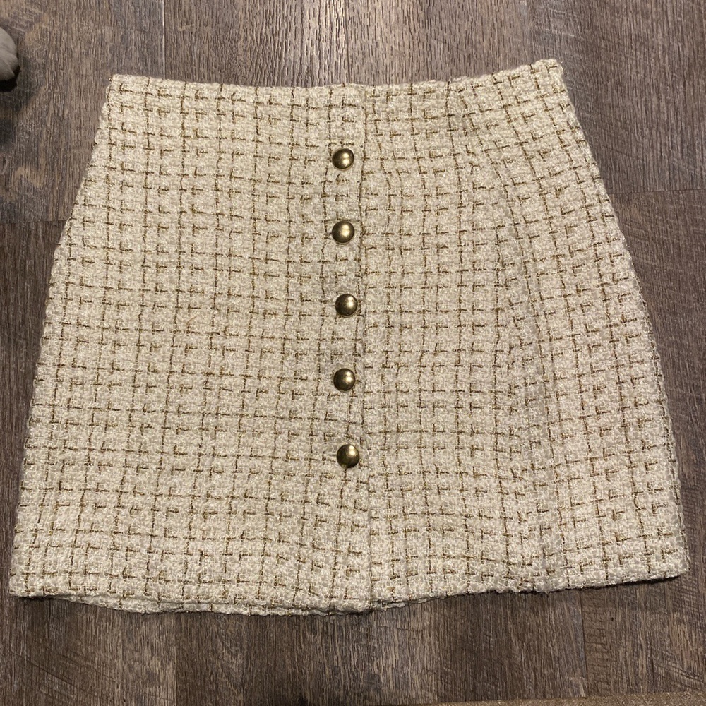 Such a cute skirt! Doesn’t fit! Never worn!